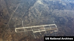 تصویر هوایی از پایگاه بگرام در سال ۲۰۰۲/ برگرفته از آرشیو ملی آمریکا