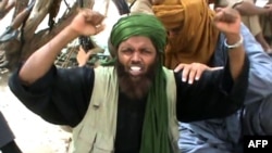 یک اسلام‌گرای اهل مالی پس از تخریب زیارتگاه باستانی تمبکتو.