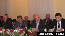 Собрание сторонников оппозиционера Альберта Джуссоева во Владикавказе 5 ноября 2011 года с участием нынешнего президента Южной Осетии Леонида Тибилова