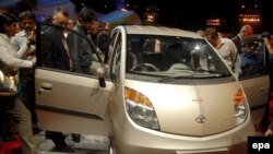 نانو به قیمت دو هزار دلار به بازار عرضه می شود