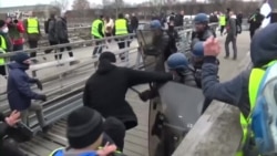 Боксер-забияка і учасник протестів «жовтих жилетів» в Парижі здався владі – відео
