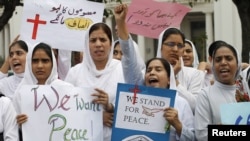 Пакистан -- Христиан дининин өкүлдөрү чабуулду айыптаган акцияда. 23-сентябрь, 2013.  