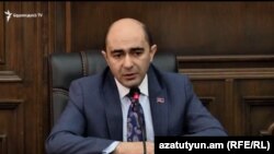 Глава фракции «Лусавор Айастан» Эдмон Марукян во время паралментских брифингов, Ереван, 18 февраля 2019 г.