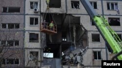 Ракета тийип кыйраган үй. Днепр, Украина. 8-ноябрь, 2025-жыл.