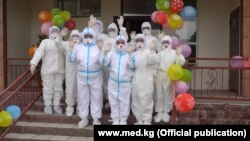 Улуттук фтизиатрия борборунун коронавирус менен алышкан дарыгерлери. Иллюстрациялык сүрөт.