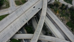 Напівпорожні хайвеї поблизу американського міста Пасадена у Каліфорнії, квітень 2020 року