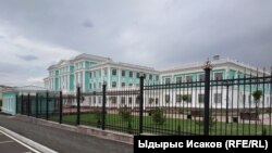 «Газпром-Кыргызстан» компаниясы Бишкекте салган мектеп. 