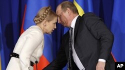 Тодішні прем'єр-міністри України і Росії, ЮліяТимошенко і Володимир Путін. Москва, 29 квітня 2009 року