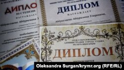 Abduraman Abduveliyevniñ diplomları