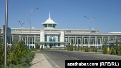 Türkmenbaşy şäheriniň aeroporty täzeden gurlup, ol halkara derejesindäki howa menziline öwrüldi.