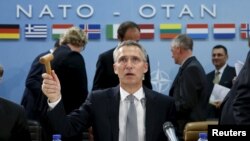 НАТОнун баш катчысы Йенс Столтенберг альянстын министрлеринин Брюсселдеги жыйынында. 8-октябрь, 2015-жыл.