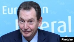 Armenia - Graham Watson, president of the European Liberal Democrat and Reform Party (ELDR), at a news conference in Yerevan, 11May2012.