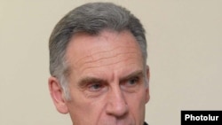 Посол Франции в Армении Анри Рено (архивная фотография)