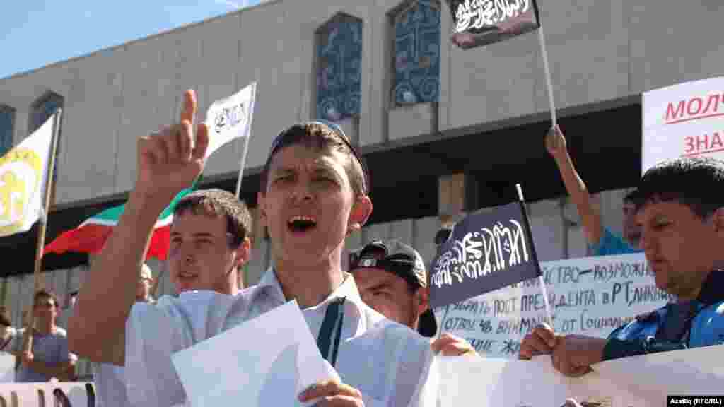 &quot;Азатлык&quot; татар яшьләре берлеге рәисе Наил Нәбиуллин