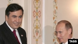 Уже давно пора перестать искать в сложном явлении одну лишь «большую личную неприязнь» Владимира Владимировича к Михаилу Николаевичу и наоборот