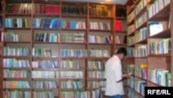 با انتشار ترجمه فارسی ريشه های رمانتيسم نوشته آيزايا برلين يکی از خواندنی ترين و تفکر بر انگيزترين منابع نقد و نظريه ادبی در دسترس فارسی زبانان قرار گرفت