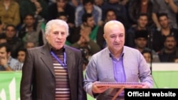 علی محمدیان (راست)