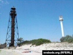 Маяк, пабудаваны на Джарылгачы паводле праекту Эйфеля ў 1826 годзе