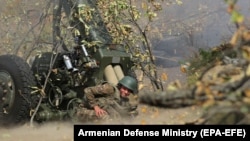 Արցախի Պաշտպանության բանակի հրետանավորը մարտի ժամանակ, հոկտեմբեր, 2020թ.