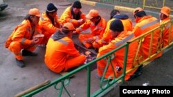 Россияда меҳнат қилаётган миллионлаб муҳожирларнинг аксари рус тилида мулоқот қила олмайди.