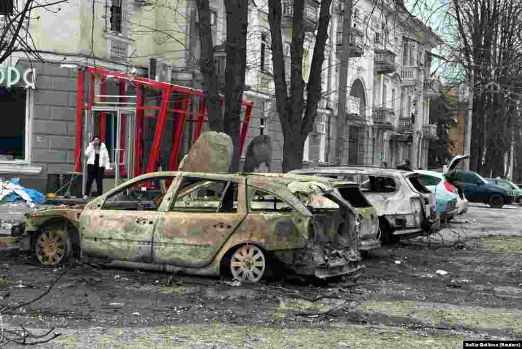 Спаленыя машыны пасьля расейскай атакі