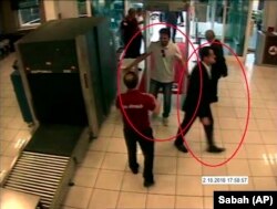 تصویر دیگری از ماهر عبدالعزیز مطرب هنگام ورود به فرودگاه آتاتورک در استانبول در روز ناپدید شدن جمال خاشقجی.