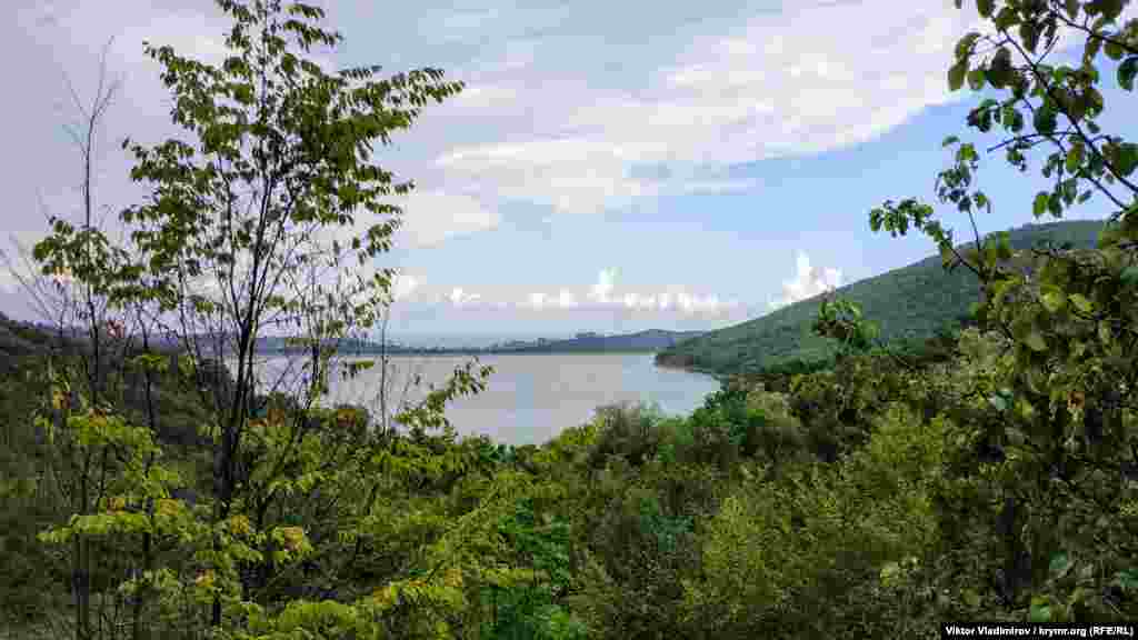 Suv anbarını, Büyük Aluştanı suvnen temin etmek içün 1979 senesi yaptılar.&nbsp;