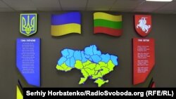Хол відбудованої школи номер 2 у прифронтовій Авдіївці