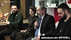 Премьер-министр Никол Пашинян во время обсуждения его книги «Обратная сторона страны», Ереван, 16 февраля 2019 г.