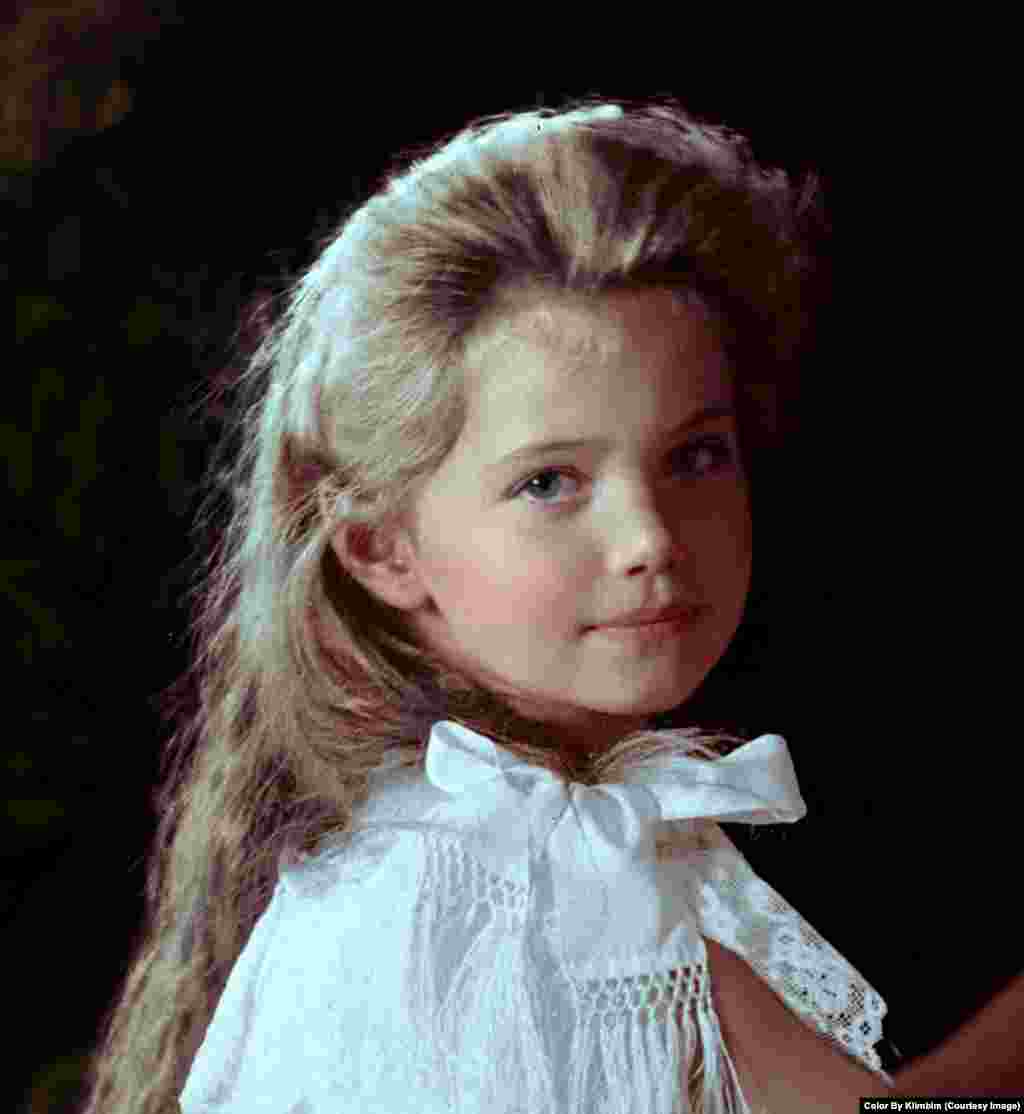 Мария Николаевна Романова, великая княжна, третья дочь царя Николая II, 1906 год. Царская семья была расстреляна большевиками в 1918 году.