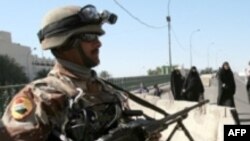 نیروهای امنیتی عراق، حفاظت از منطقه سبز بغداد را برای برپایی این کنفرانس افزایش داده اند.