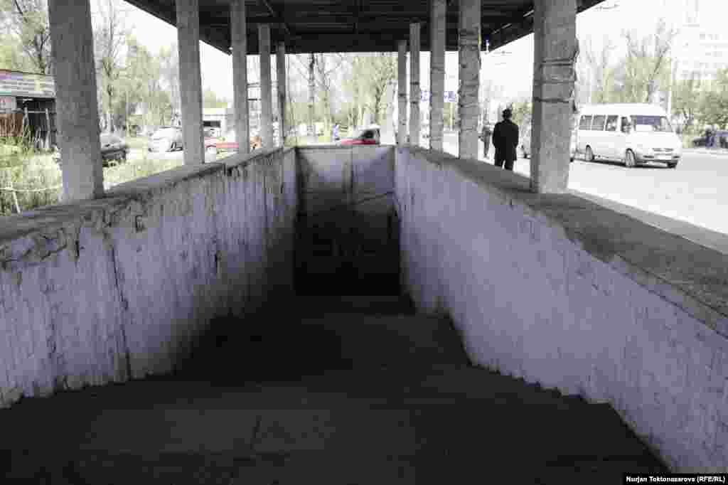 Алмата көчөсүндөгү өткөөлдүн азыркы абалы.