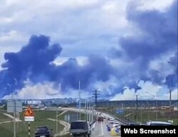 Ресейдің Иркутск облысындағы "Белая" әуе базасында жанып жатқан әскери ұшақтардан әуеге көтерілген түтін