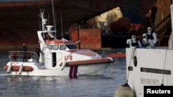 جمع آوری قربانیان توسط کشتی‌های گارد ساحلی ایتالیا