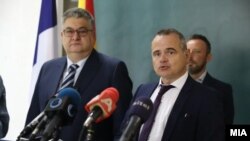 Францускиот амбасадор во Северна Македонија Кристоф Ле Риголер (десно) и министерот за јавна администрација Горан Минчев(лево)