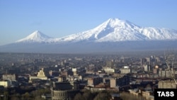 Вид на гору Арарат со стороны Еревана