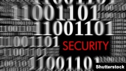 Киберчабуул кылмыш экенин хакерлерге эскерткен сүрөт.