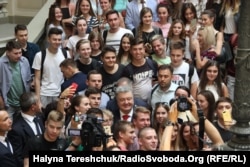 Президент України Петро Порошенко серед молодих людей. Львів, 19 вересня 2018 року