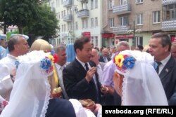 Гасьцей гораду закормліваюць дранікамі (архіўнае фота)