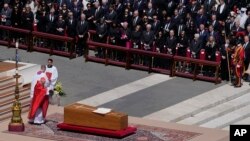 Ватикандын Ыйык Петр аянтындагы коштошуу иш-чарасы, 26-апрель, 2025-жыл.