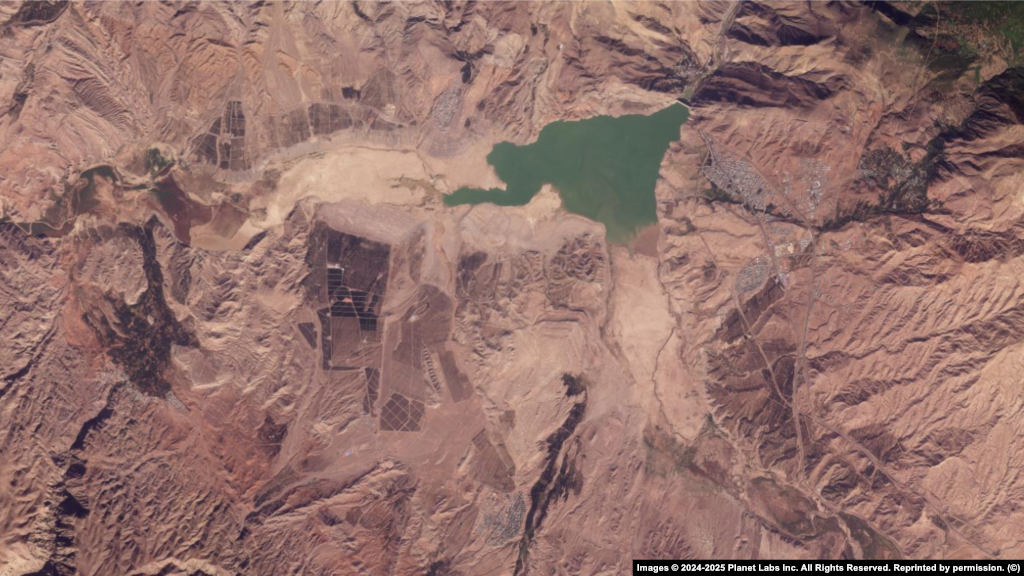 سد سفیدرود: بر روی رود سفیدرود در استان گیلان گسترده شده و اراضی کشاورزی وسیعی را آبیاری می‌کند و معیشت میلیون‌ها نفر را در دشت‌های حاصل‌خیز شمال ایران پشتیبانی می‌کند.