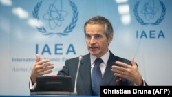 На зустрічі з представниками країн-учасниць МАГАТЕ, Гроссі повідомив, що факт виробництва невеликої кількості – трохи більше ніж трьох із половиною грамів металевого урану – на заводі в Ісфахані підтвердила інспекція агентства