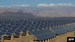 یک نیروگاه خورشیدی در چین