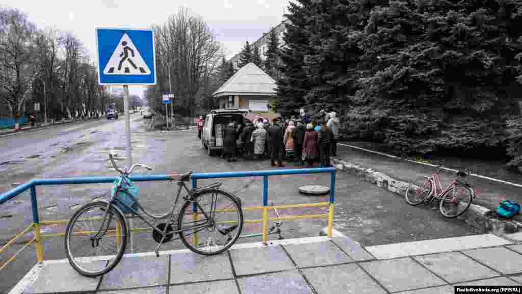 Польський центр міжнародної допомоги та ГО &laquo;Українські рубежі&raquo; діють в рамках програми Міжнародної організації з міграції (IOM).&nbsp;Представники благочинних організацій&nbsp;стверджують &ndash; вони ретельно відбирають родини, що найбільше потребують допомоги. Всього було відібрано понад 1400 людей