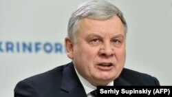 Міністр оборони Андрій Таран, який був на засіданні Верховної Ради, ситуацію не коментував