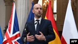 Жан-Ноель Барро назвав найкращим результатом, на який можна сподіватися в межах технічних переговорів, «негайне, безумовне припинення вогню, яке дозволить розпочати повноцінні мирні перемовини»