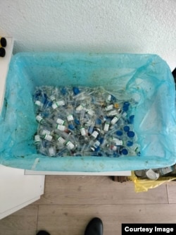 Жеке клиникаларга рейд учурунда тартылган сүрөт. Сүрөт Саламаттык сактоо министрлигинен алынды.