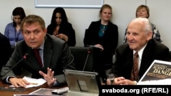 Вячка Станкевіч (справа) і Аляксандар Лукашук. 2013 год