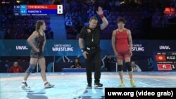 Айсулуу Тыныбекова кыз-келиндер күрөшү боюнча Дүйнө чемпионатынын чейрек финалдык беттешинде.