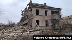 Пошкоджені багатоповерхові житлові будинки, магазин, автомийка та інфраструктурний об’єкт у Кривому Розі (фото архівне)